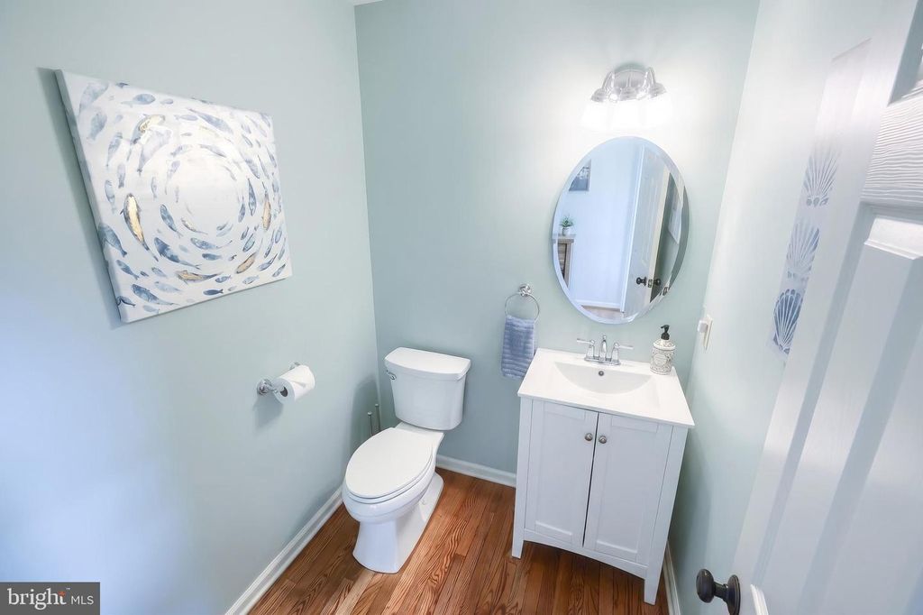 Image 27 of property listing at 2851 PRIMROSE LN N, York, PA 17404
