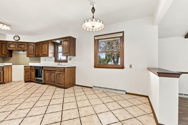 3735 San Fernando DRIVE, Brookfield, WI 53045
