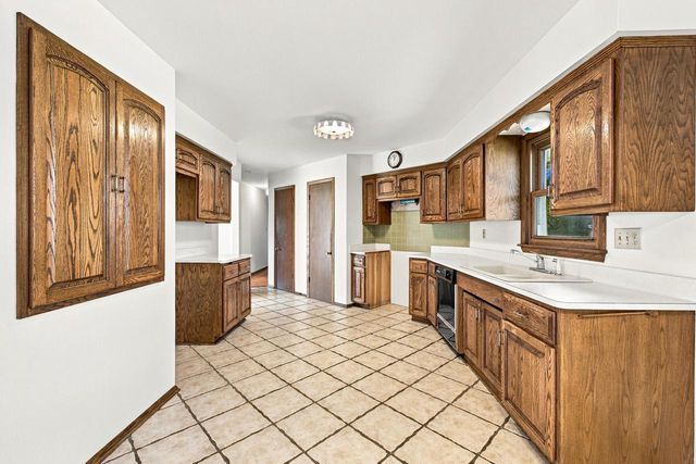 3735 San Fernando DRIVE, Brookfield, WI 53045