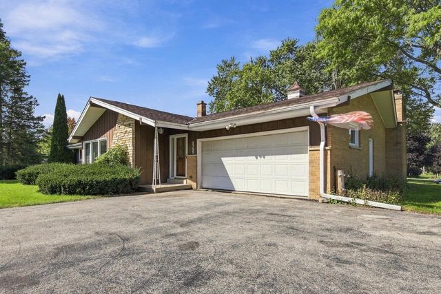 3735 San Fernando DRIVE, Brookfield, WI 53045