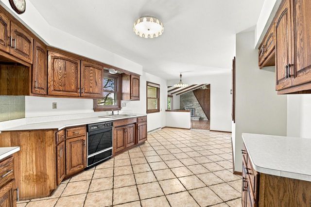 3735 San Fernando DRIVE, Brookfield, WI 53045