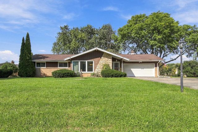 3735 San Fernando DRIVE, Brookfield, WI 53045