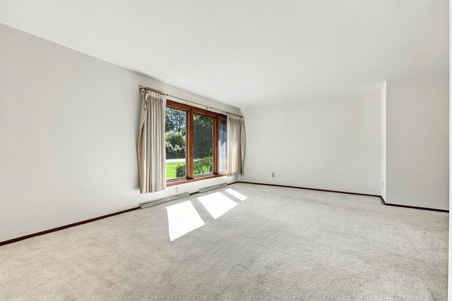 3735 San Fernando DRIVE, Brookfield, WI 53045