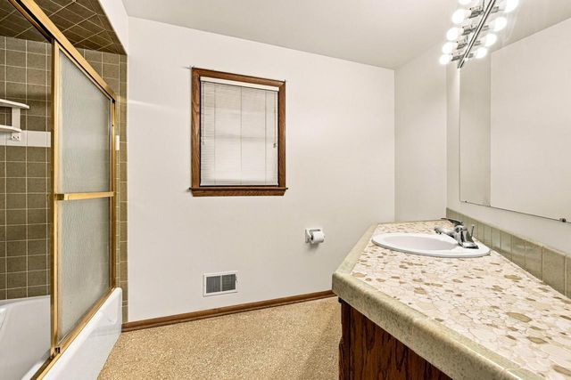 3735 San Fernando DRIVE, Brookfield, WI 53045