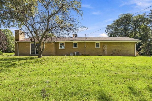 3735 San Fernando DRIVE, Brookfield, WI 53045