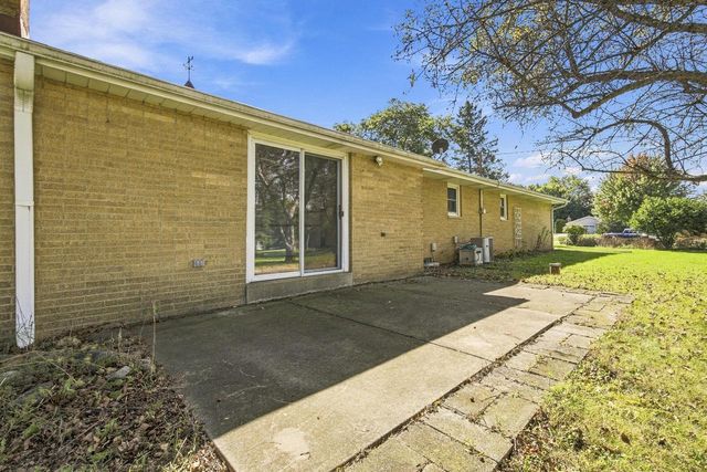 3735 San Fernando DRIVE, Brookfield, WI 53045