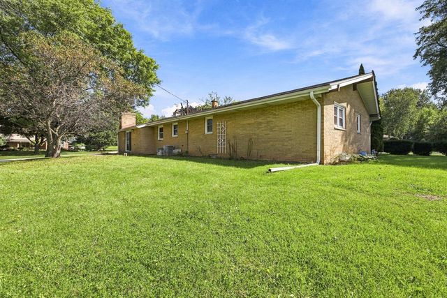 3735 San Fernando DRIVE, Brookfield, WI 53045