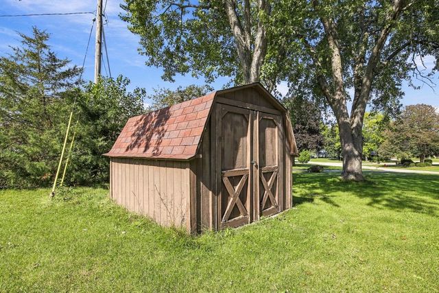 3735 San Fernando DRIVE, Brookfield, WI 53045