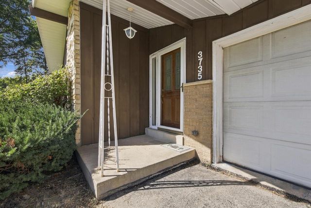 3735 San Fernando DRIVE, Brookfield, WI 53045