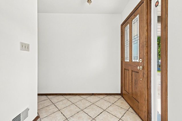 3735 San Fernando DRIVE, Brookfield, WI 53045