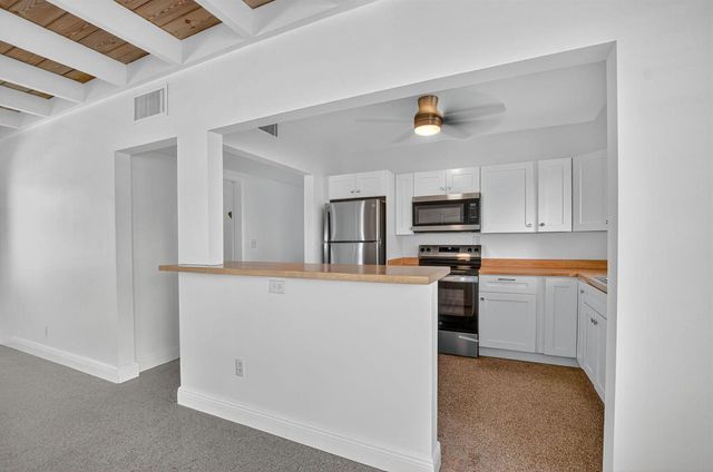 910 SE 3RD Street, Boynton Beach, FL 33435