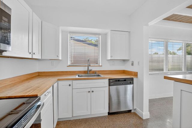 910 SE 3RD Street, Boynton Beach, FL 33435