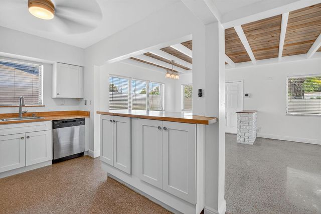 910 SE 3RD Street, Boynton Beach, FL 33435