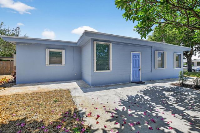 910 SE 3RD Street, Boynton Beach, FL 33435