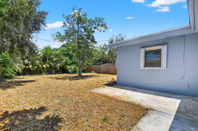 910 SE 3RD Street, Boynton Beach, FL 33435