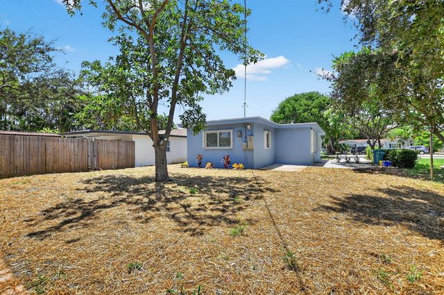 910 SE 3RD Street, Boynton Beach, FL 33435