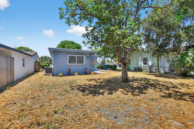910 SE 3RD Street, Boynton Beach, FL 33435