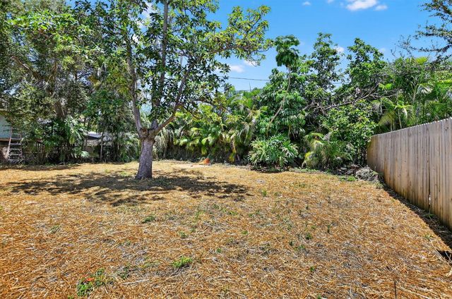 910 SE 3RD Street, Boynton Beach, FL 33435