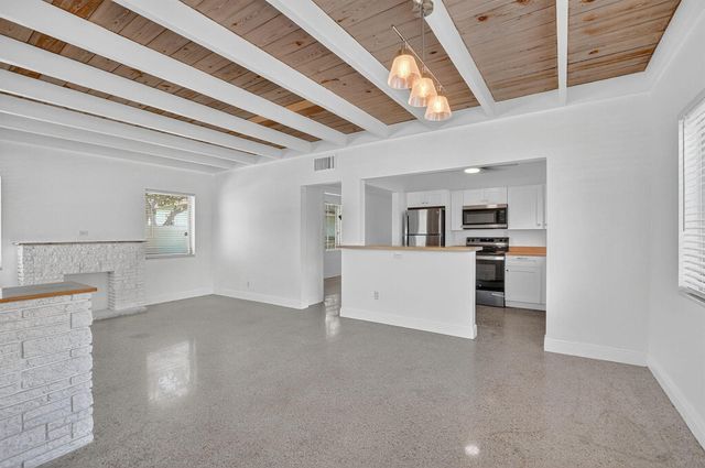 910 SE 3RD Street, Boynton Beach, FL 33435