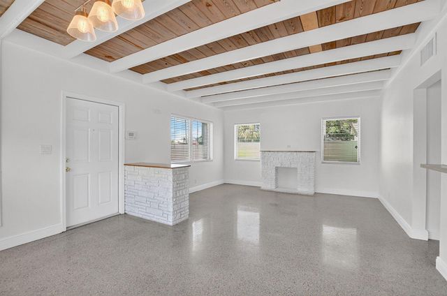 910 SE 3RD Street, Boynton Beach, FL 33435