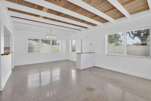 910 SE 3RD Street, Boynton Beach, FL 33435