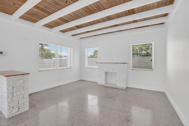 910 SE 3RD Street, Boynton Beach, FL 33435