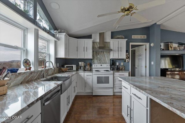 367 Madison 7825, Huntsville, AR 72740