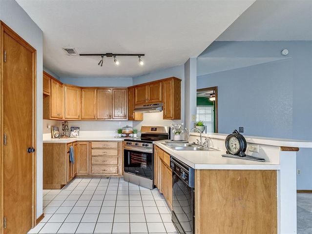 321 Bradgate Drive, Yukon, OK 73099