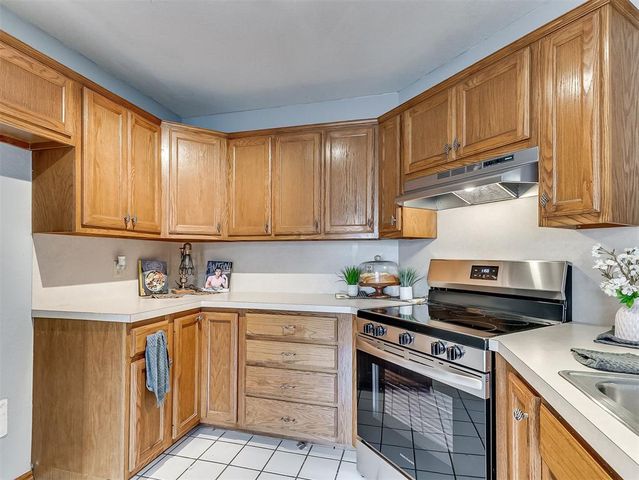 321 Bradgate Drive, Yukon, OK 73099