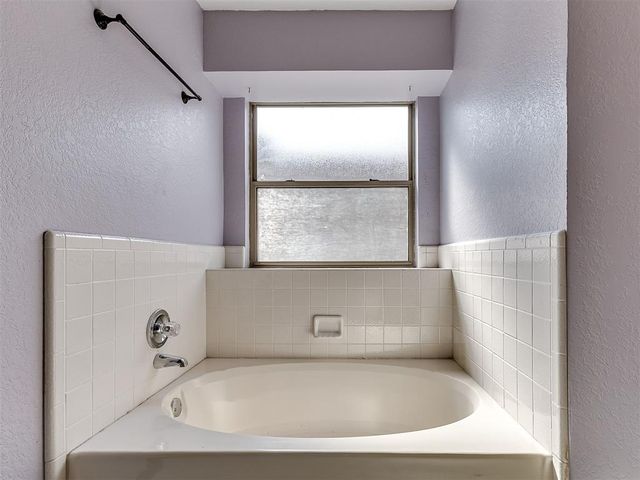 321 Bradgate Drive, Yukon, OK 73099