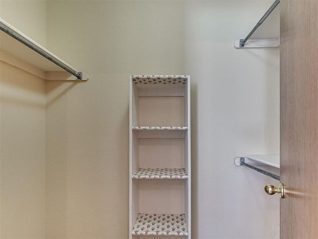 321 Bradgate Drive, Yukon, OK 73099