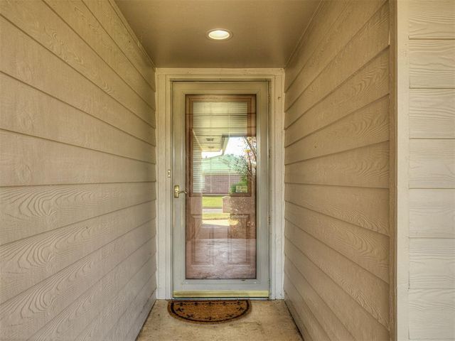 321 Bradgate Drive, Yukon, OK 73099