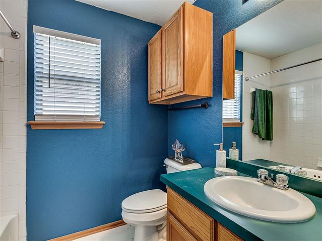 321 Bradgate Drive, Yukon, OK 73099