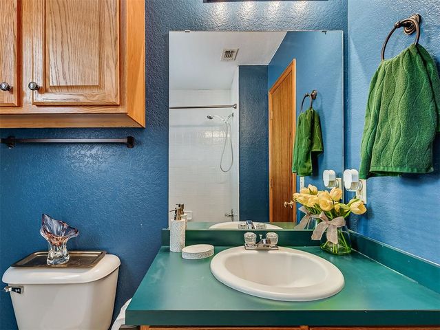 321 Bradgate Drive, Yukon, OK 73099