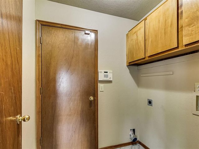 321 Bradgate Drive, Yukon, OK 73099