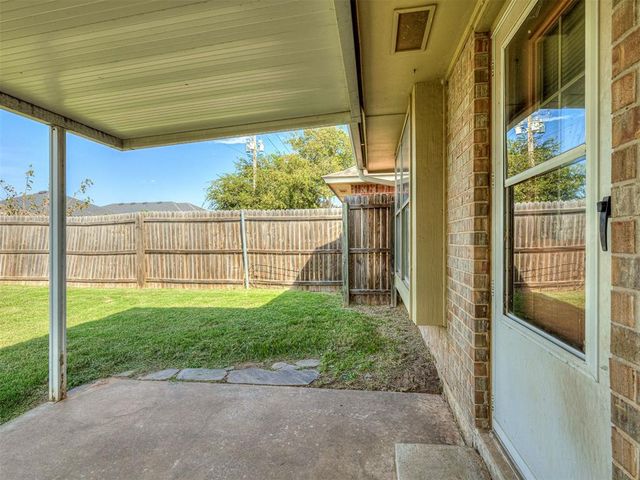321 Bradgate Drive, Yukon, OK 73099