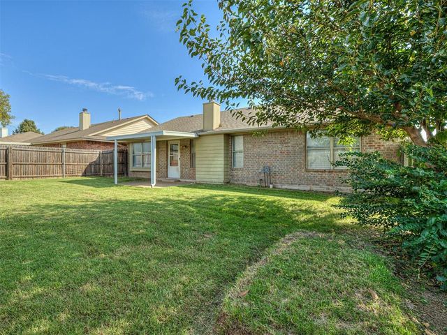 321 Bradgate Drive, Yukon, OK 73099