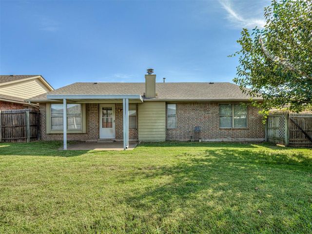 321 Bradgate Drive, Yukon, OK 73099
