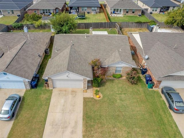 321 Bradgate Drive, Yukon, OK 73099