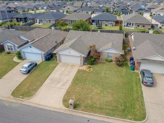 321 Bradgate Drive, Yukon, OK 73099