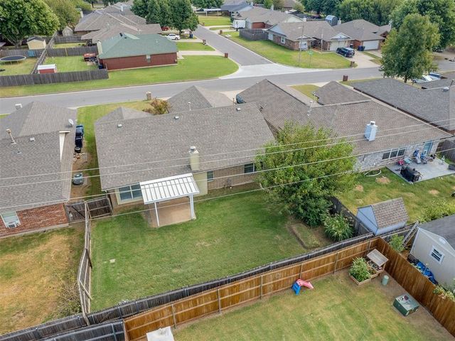 321 Bradgate Drive, Yukon, OK 73099
