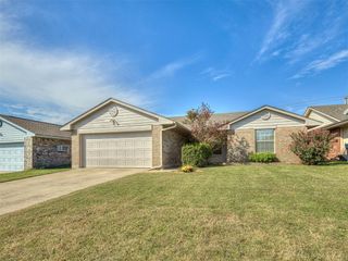 321 Bradgate Drive, Yukon, OK 73099