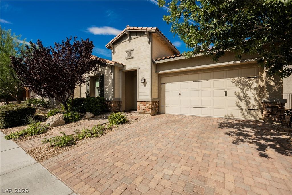 8133 Pinetop Crest Street, Las Vegas, NV 89166 — photo 2
