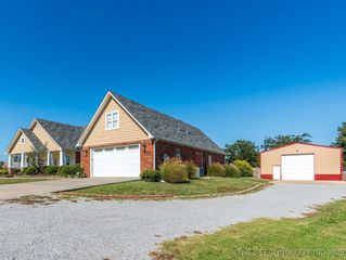 450 Twin Creeks Lane, Pryor, OK 74361