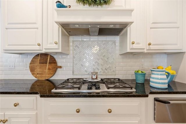 8447 Summit Street, Lenexa, KS 66215