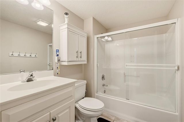 8447 Summit Street, Lenexa, KS 66215