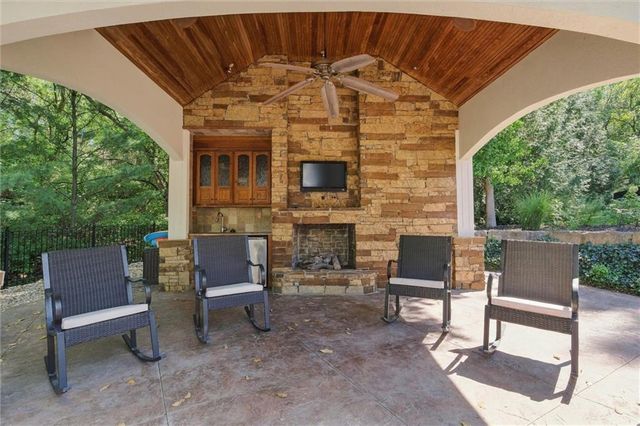 8447 Summit Street, Lenexa, KS 66215