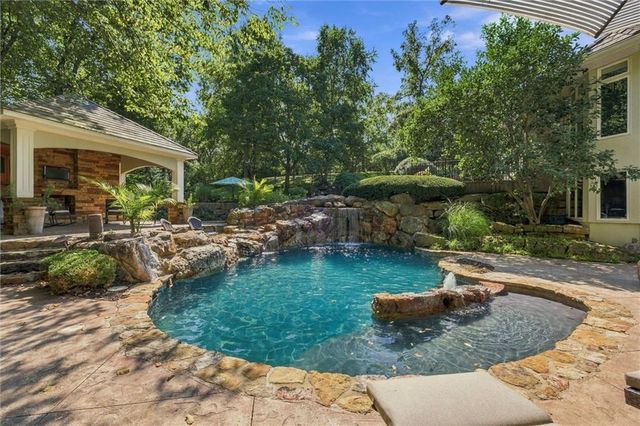 8447 Summit Street, Lenexa, KS 66215
