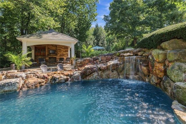8447 Summit Street, Lenexa, KS 66215