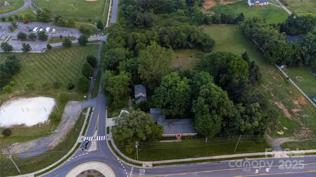 625 Vance Street, Waynesville, NC 28786